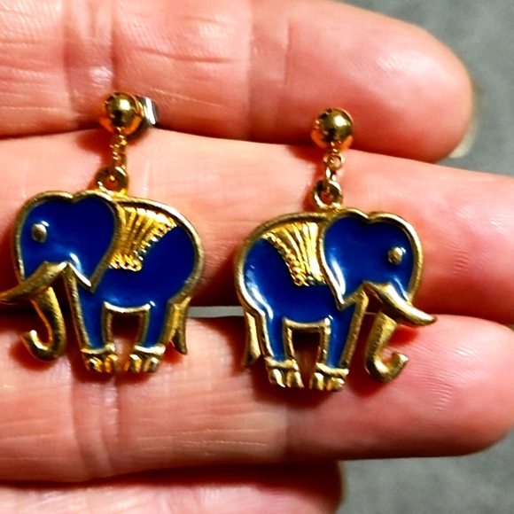 AVON VINTAGE COBALT BLUE LUCKY ELEPHANT GOLD-TONE DROP POST 1.1" EARRINGS - Picture 1 of 9